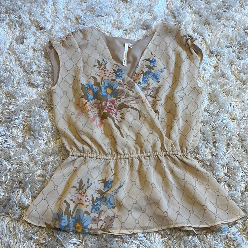 Bellatrix short sleeve top light brown with flowers